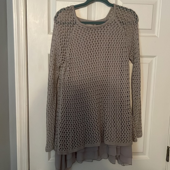 Here is a dress/shirt that you can wear leggings under - Picture 2 of 4